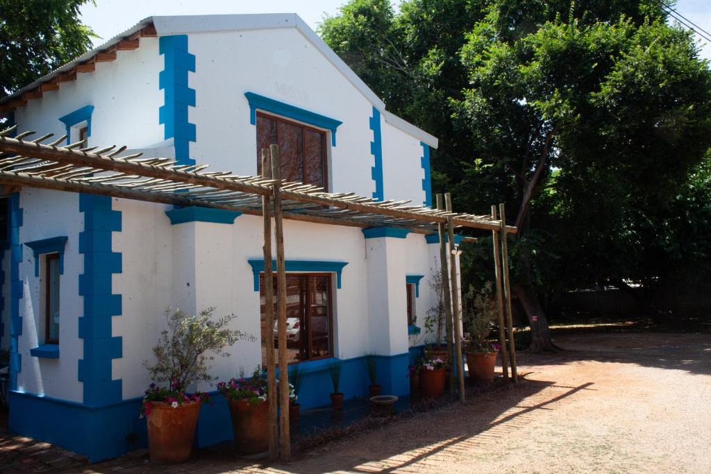 Hatfield Apartment | The Blue Place