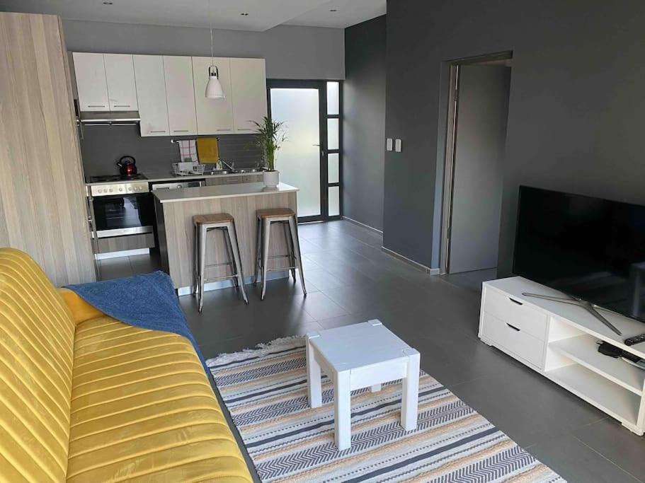 Menlo Park Apartment | The Blues