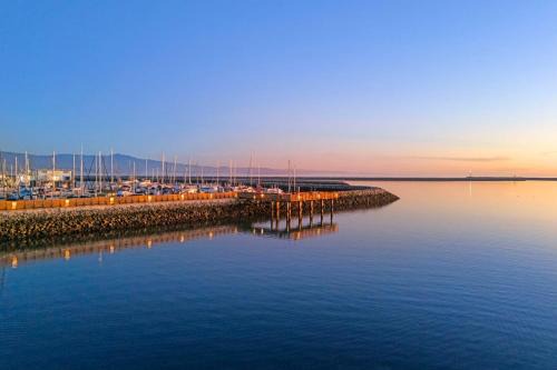 El Granada House | The Coastal Retreat Scenic Harbor Ocean Views Walk to Beach Restaurants
