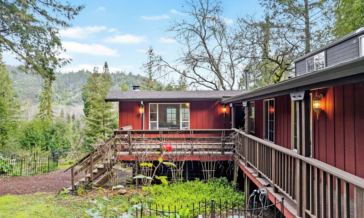 Forestville House | The Cozy Pine Cone . Hot tub- Deck & Grill Forestville