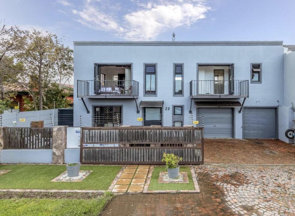 Gordons Bay Central House | The Elephant Cottage