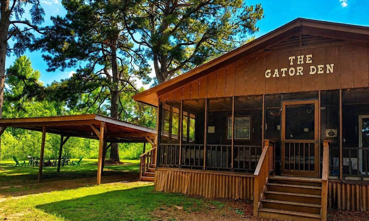 Karnack House | The Gator Den at Caddo Lake/Big Lake - Hot Tub - Boat Ramp - Outdoor Games