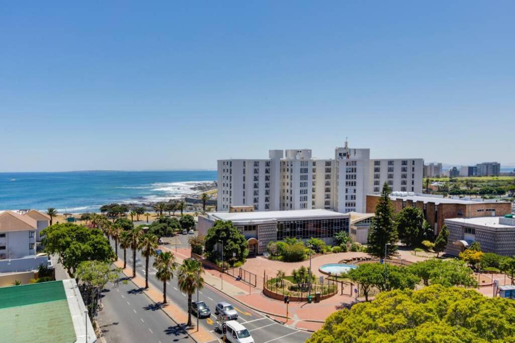 Three Anchor Bay Apartment | The Glengariff 603
