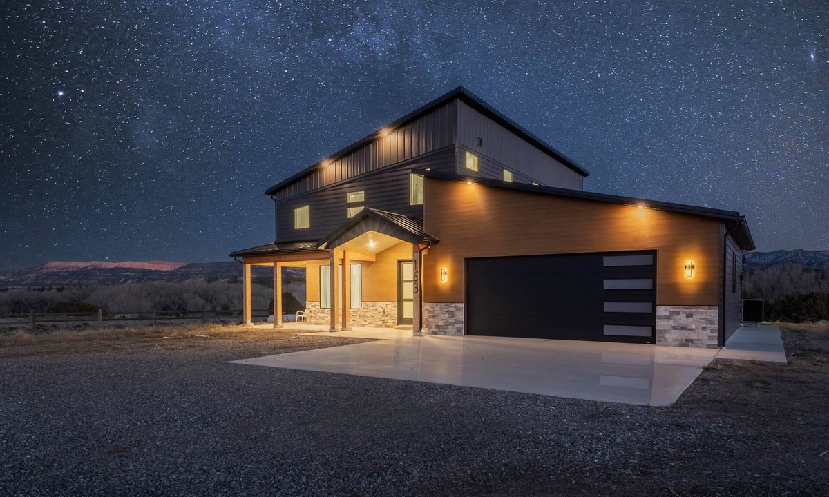 Hatch House | The Grove-River Cabin -Hot Tub- Family Home Near Bryce & Zion
