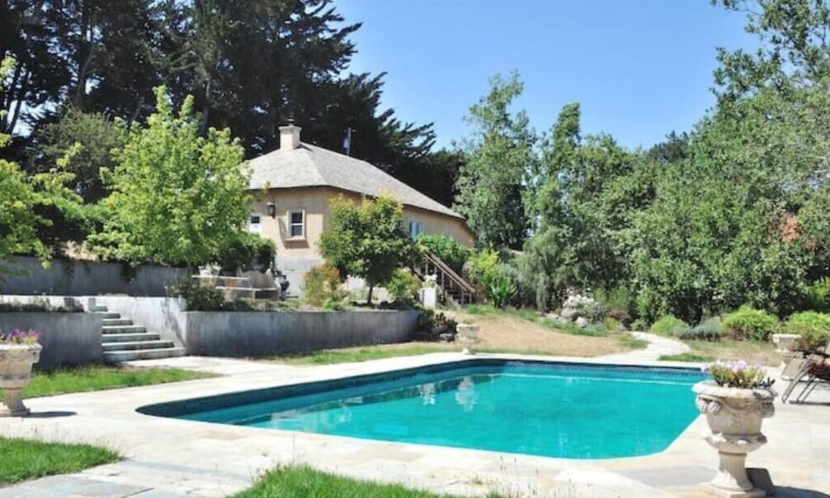 Petaluma House | The Guest House at Azari Vineyards - pool + views