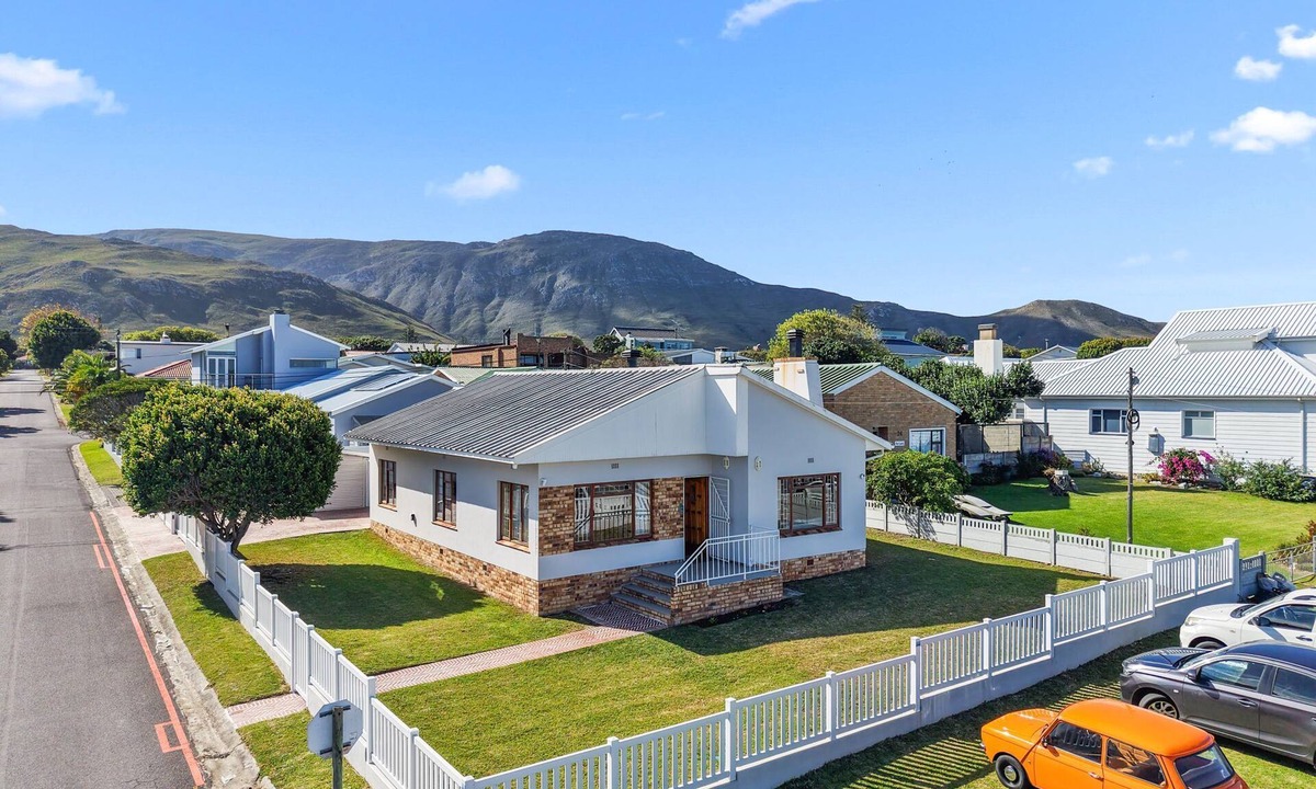 Kleinmond House | The Kleinmond Cottage