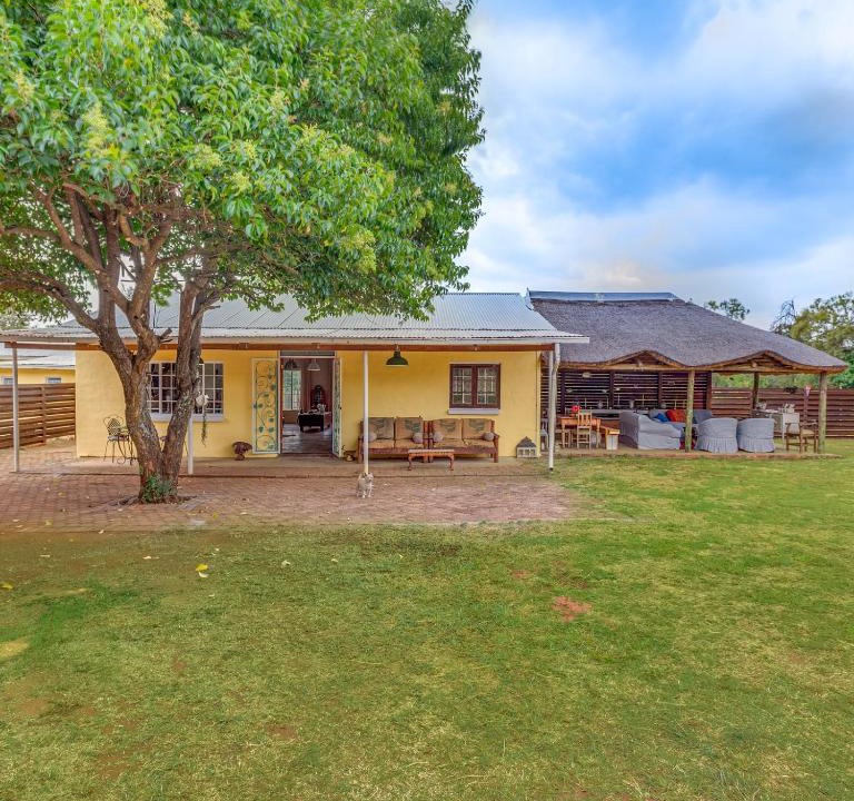Magaliesberg House | THE LAZY LAPA