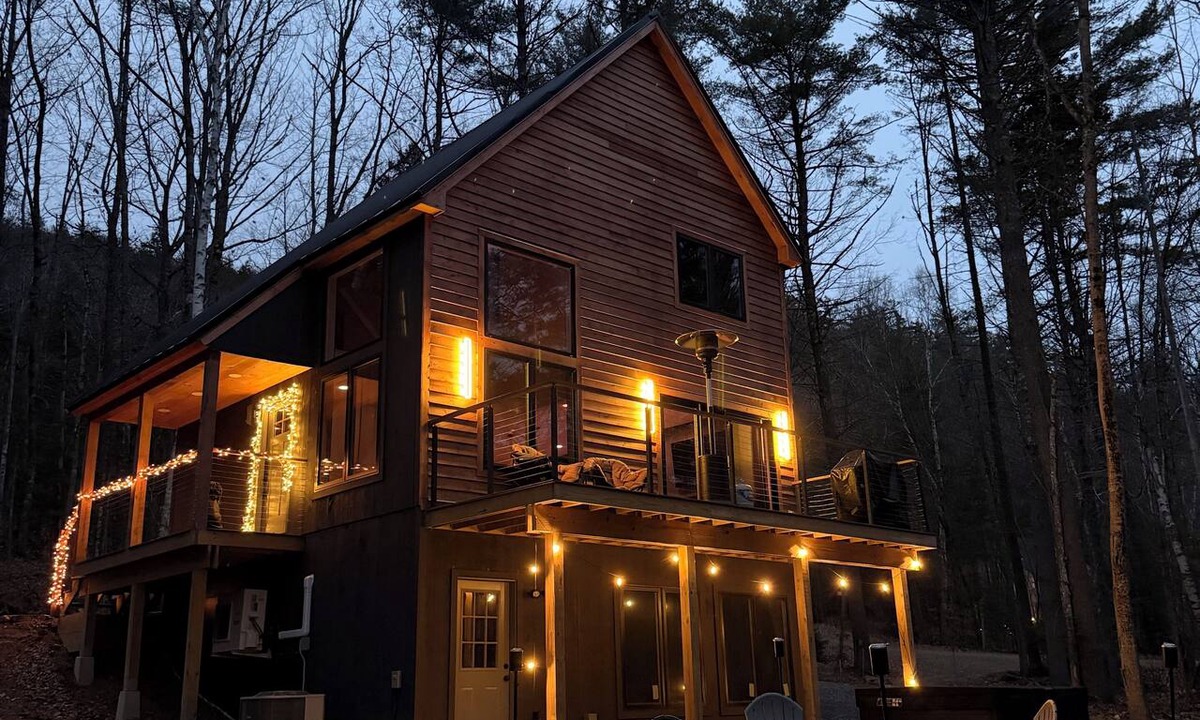 Campton House | The Luxe Recharge Retreat EV + Hot Tub in Waterville Estates