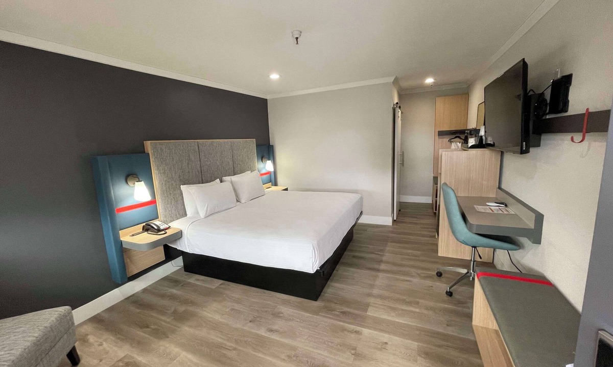 Central Sacramento Hotel | The Midtowner Hotel, SureStay Collection by Best Western