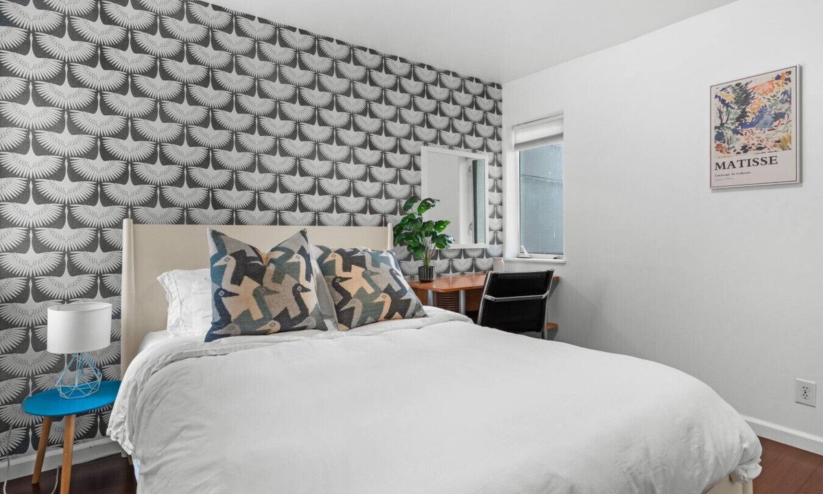 Bayview House | The Nook! Charming Room in Gorgeous Home w Parking