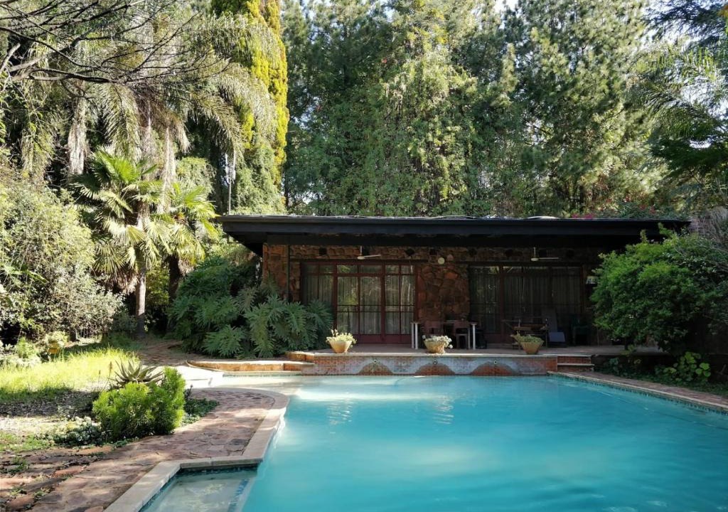 Centurion Apartment | The Pool House @ Salbu