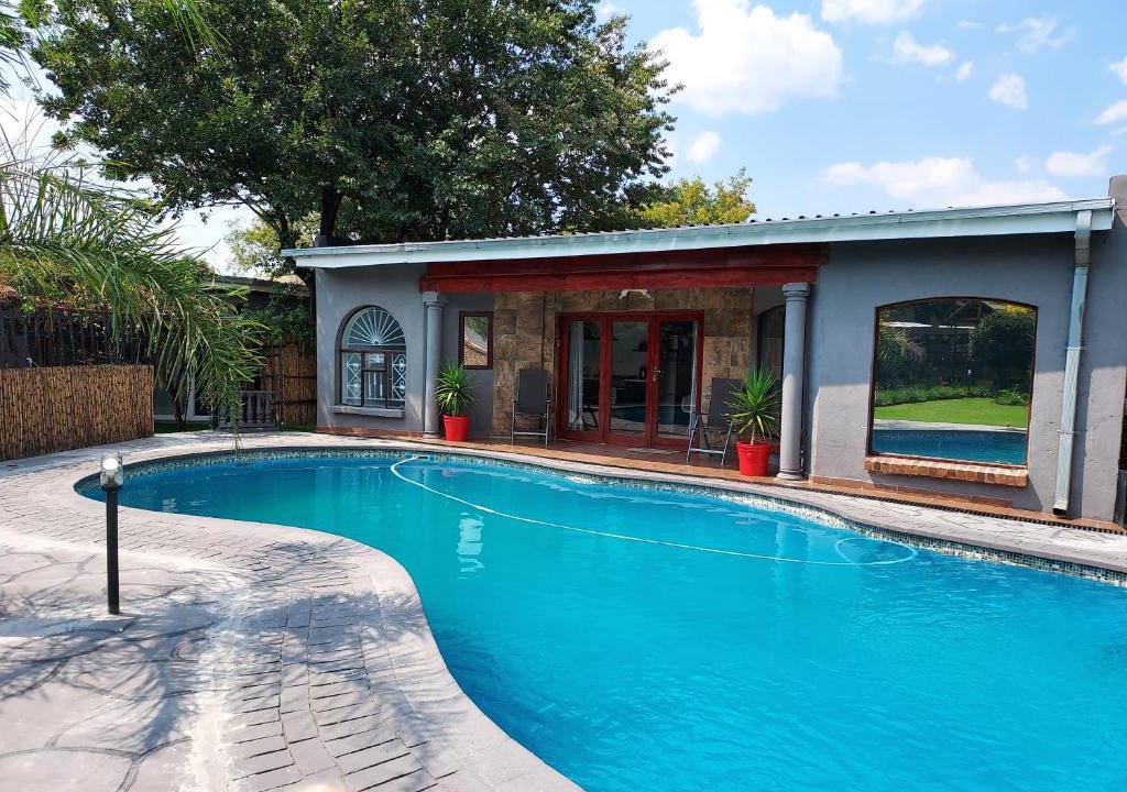 Germiston Apartment | The Pool house