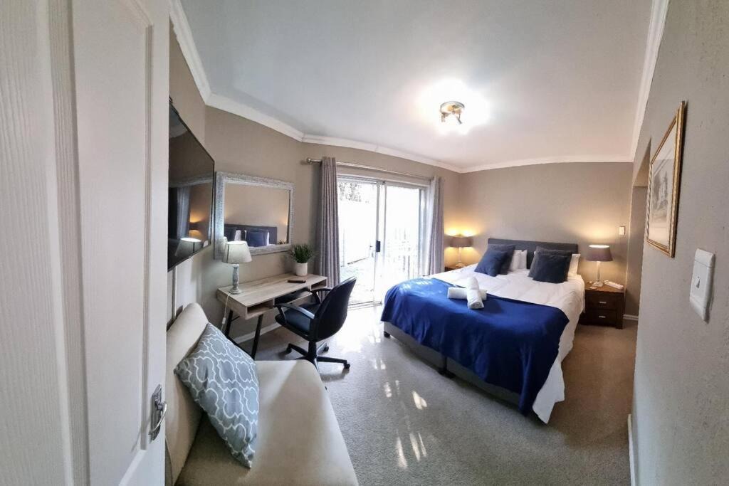 Greater Johannesburg Metropolitan Area Apartment | The Suite Fourways