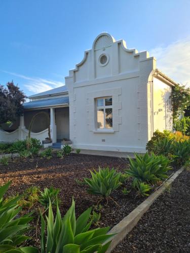 Robertson House | The Wildflower
