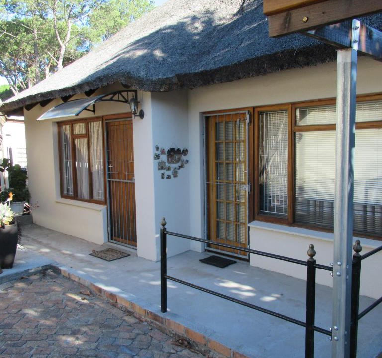 Stellenbosch Apartment | the Worm Hole Garden Cottage