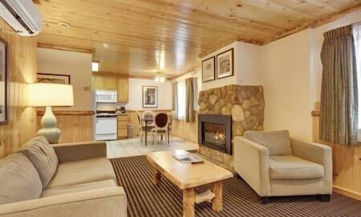 Lakeside Park House | This Spacious 2 Bedroom 1 Bath Townhouse in South Lake Tahoe Sleeps 6