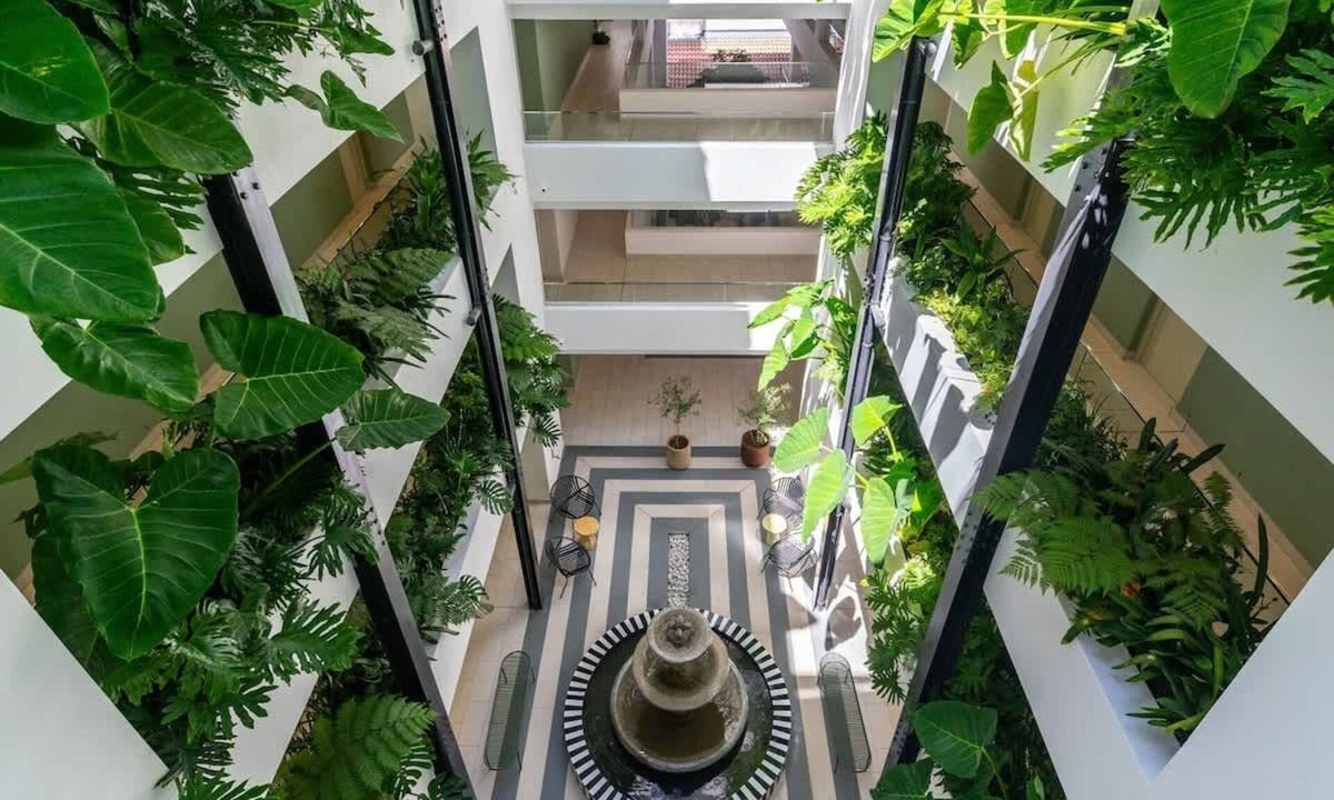 Cape Town Apartment | Topaz Views - Luxury Apt in Sea Point with views