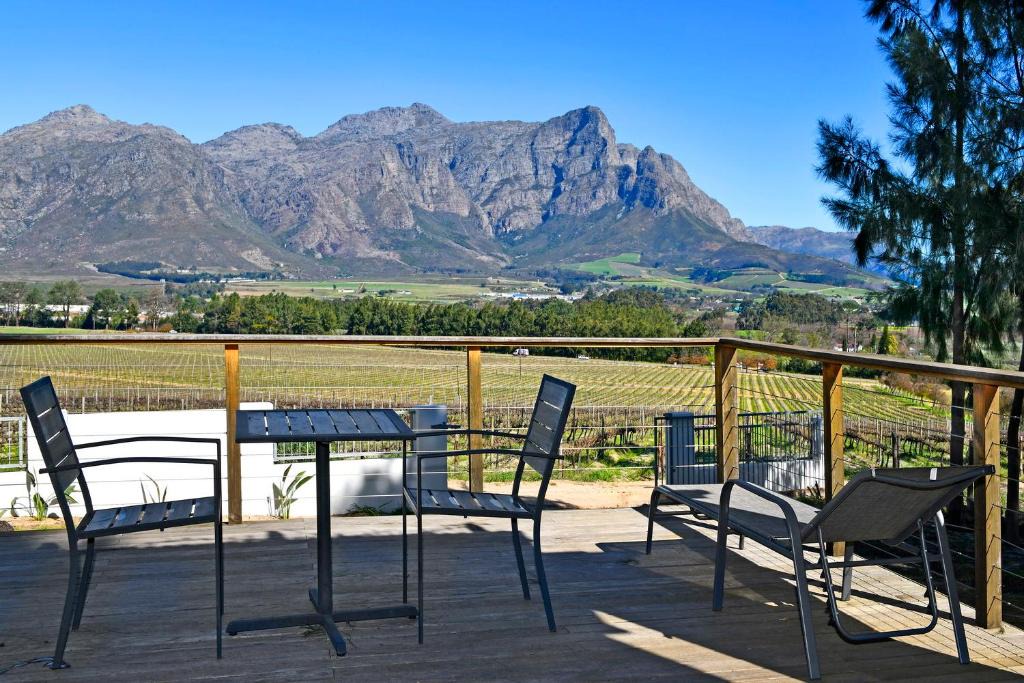 Cape Winelands House | Topiary Wine Estate & Cottages