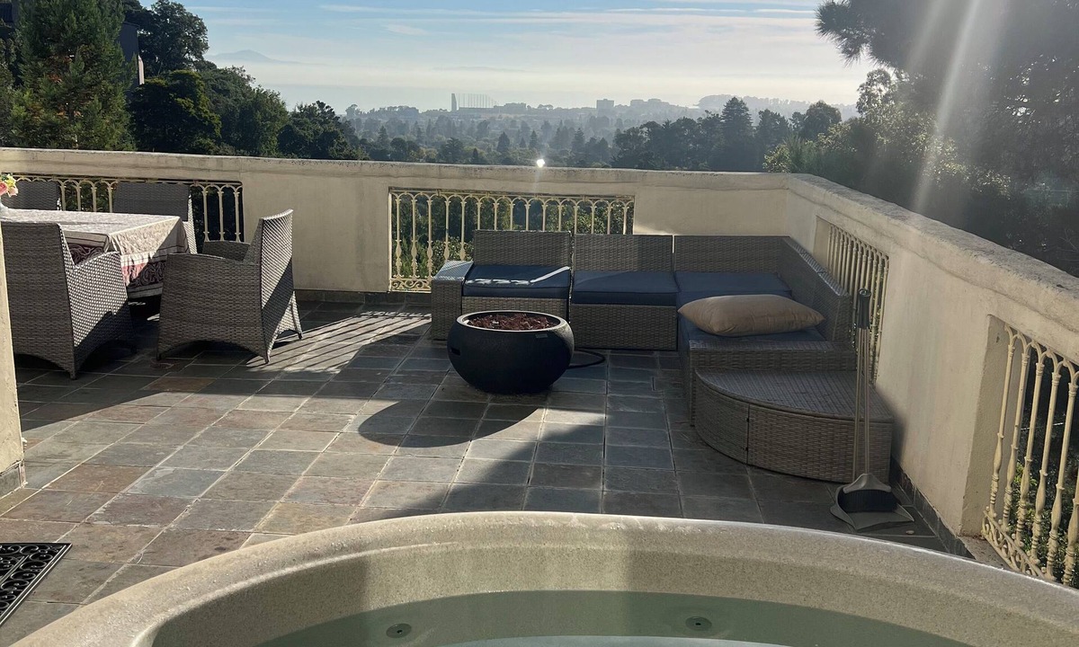 Burlingame Hills House | Tranquil Big and Bright 3-bedroom Burlingame Hills Bay View Home