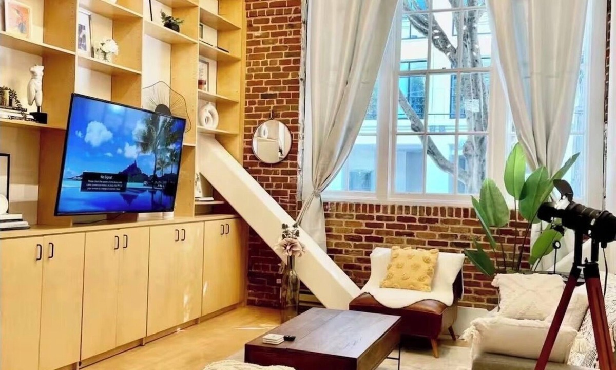 China Basin Apartment | Tranquil Historical clocktower loft with parking lot in San Francisco