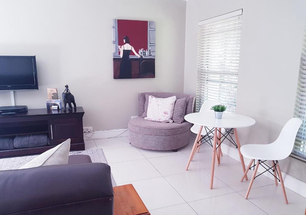 Lakeside House | Tranquil Tokai