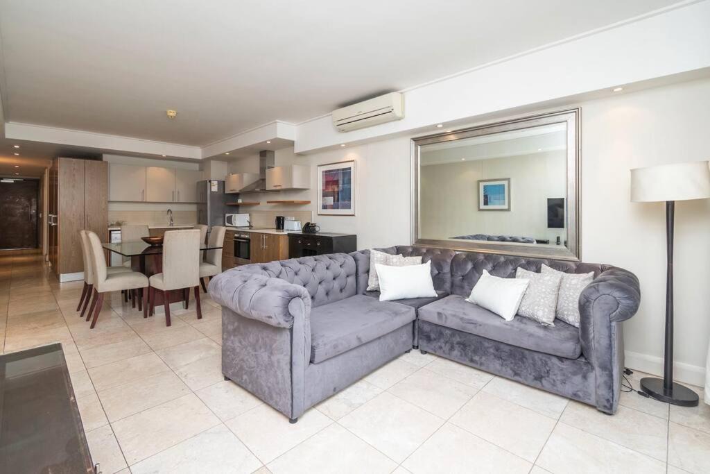 Victoria and Alfred Waterfront Apartment | Tranquil Waterfront Escape