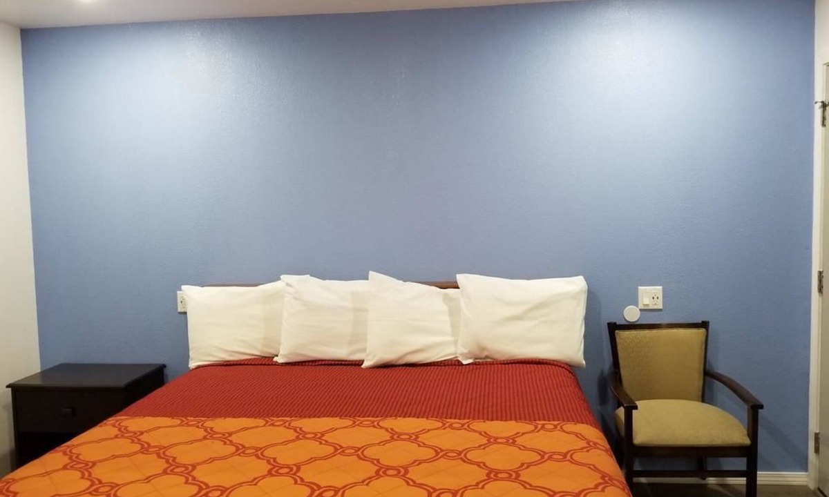 Oakland Hotel | Travis Lodge Motel 16