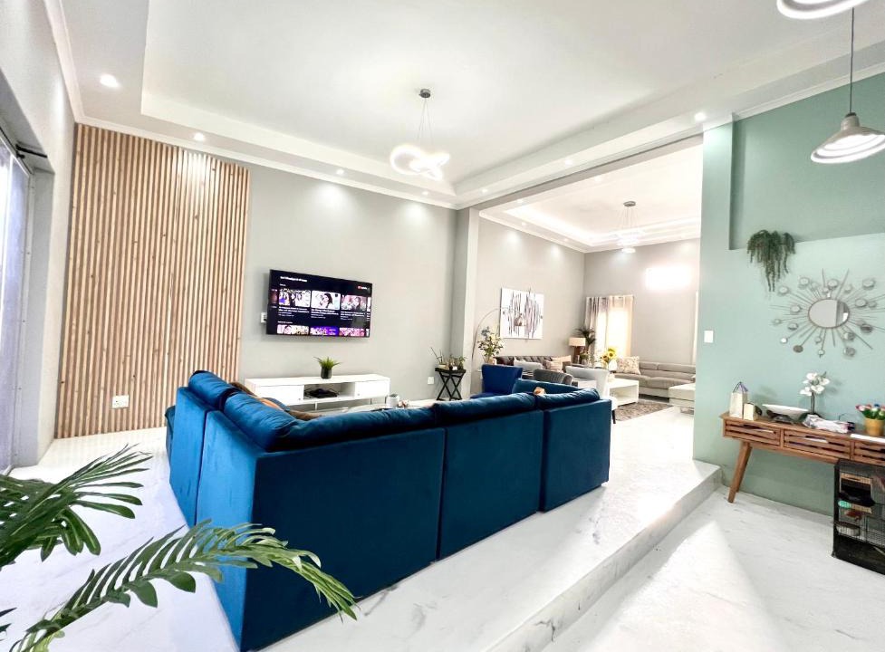 Cape Town House | Trendy spacious house with continuous wifi even during load shedding within Century City area