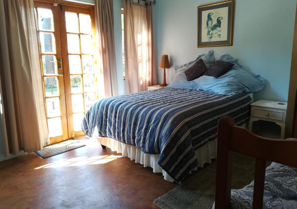 Hillcrest Apartment | Tucked away in the tree tops