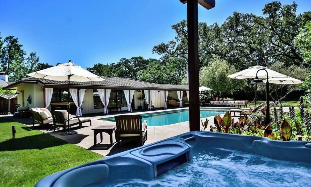 Sonoma House | Twelve Oaks- Sonoma Estate- Pool, Spa & Sleeps 10