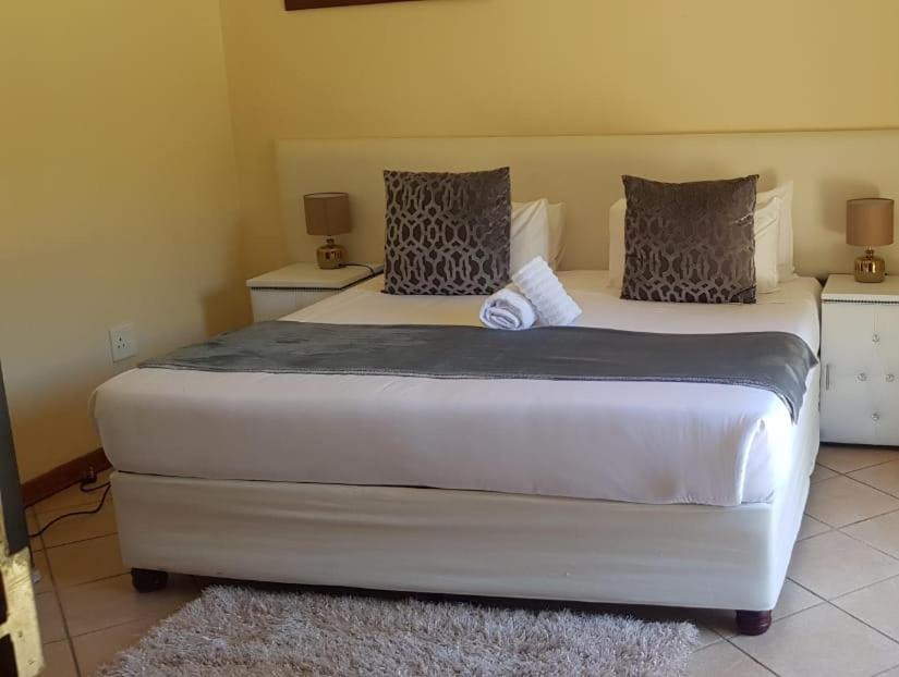 Umtata Bed & Breakfast | Twenty 4 Hour Rest Bed & Breakfast 1
