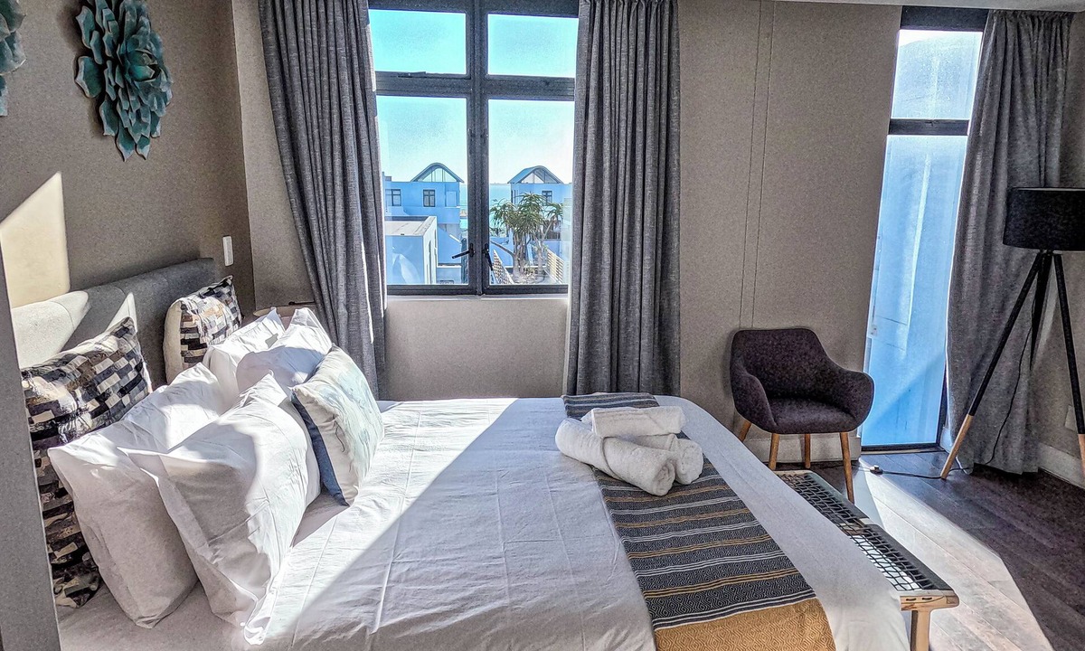 Big Bay Apartment | Two Bedroom Beachfront Penthouse with Parking