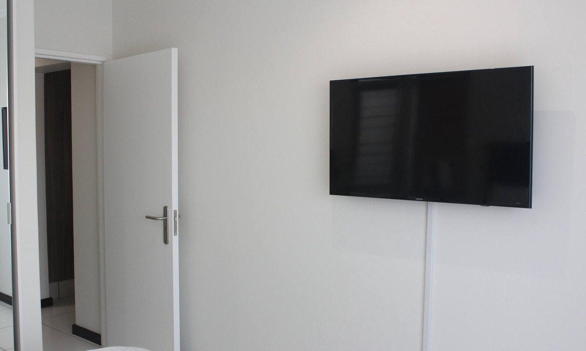 Greater Johannesburg Metropolitan Area Condo | Two bedroom ground floor condo unit with private garden, 5 min from Monte Casino