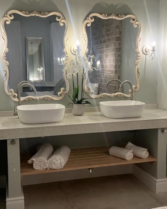 Rondebosch House | Two on Milner - ARUM COTTAGE - Stylish open-plan Guesthouse in Rondebosch
