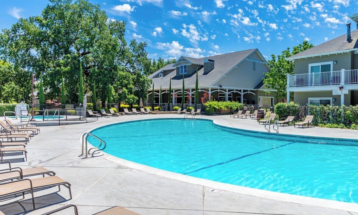 Windsor Condo | Two Separate 2BR Condos w/Pool & Hot Tub
