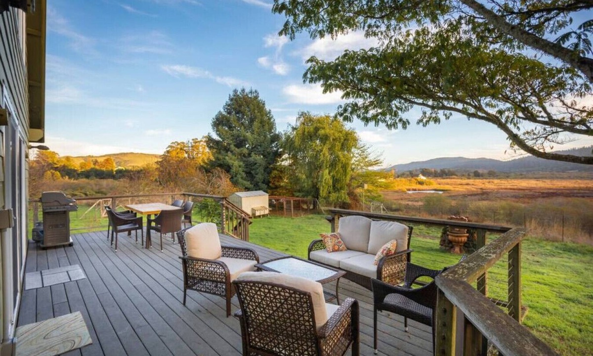 Point Reyes Station House | Tyto Alba | Serenity & Nature Views, Walk to Town