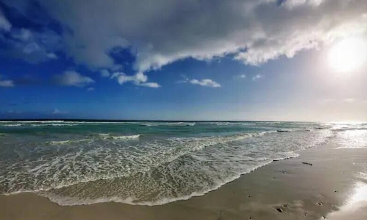 Pearly Beach House | Uitwaaien Beach Cottage - 250m from the beach!