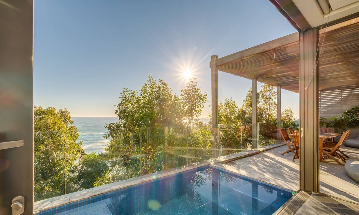 Camps Bay Apartment | Unique Camps Bay Apartment w Private Pool Coral Sea