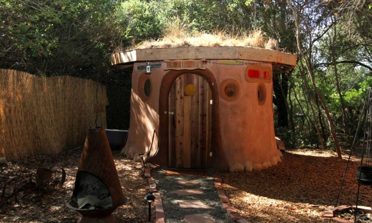 Geyserville Cabin | Unique Glamping Hobbit Hut at Spiritual Retreat near San Francisco, California