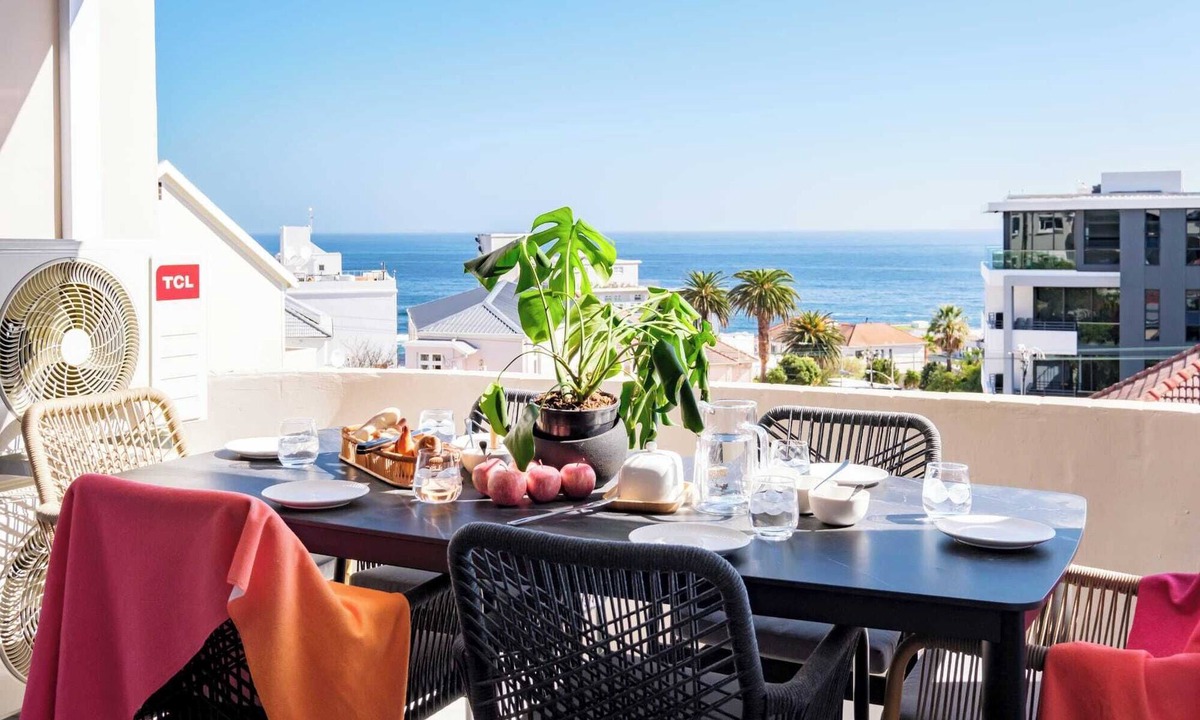 Bantry Bay Apartment | Unwind at Contemporary Alanda Apartment