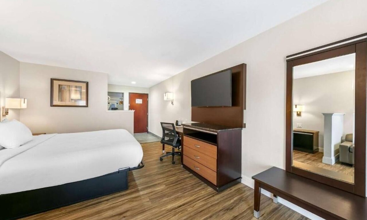 Downtown Sacramento Hotel | Unwind Near Sacramento River in This Convenient Room