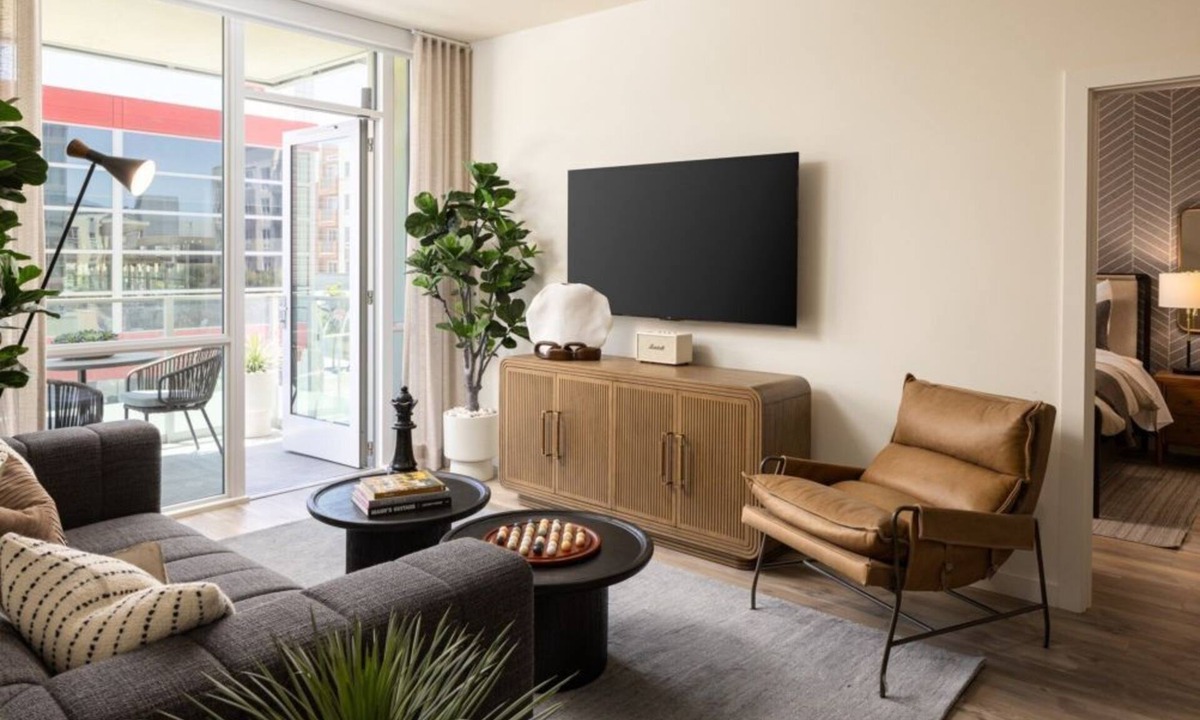 Heritage District Condo | Unwind & Relax – The Martin 1BR Condo with Pool