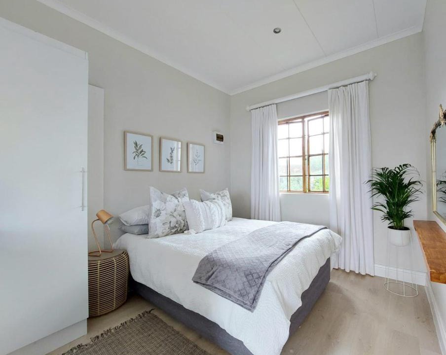 Merrivale Apartment | Upmarket off grid cottage on organic farm in secure estate