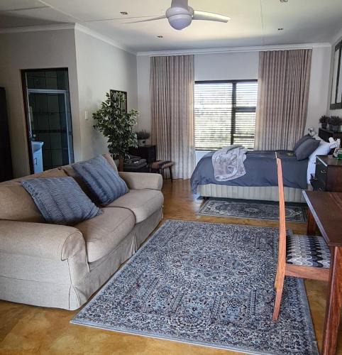 White River Apartment | Upstairs R-1 Self-Catering Unit