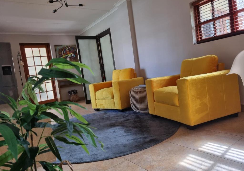 Greater Johannesburg Metropolitan Area House | Urban Lapa - Solar powered