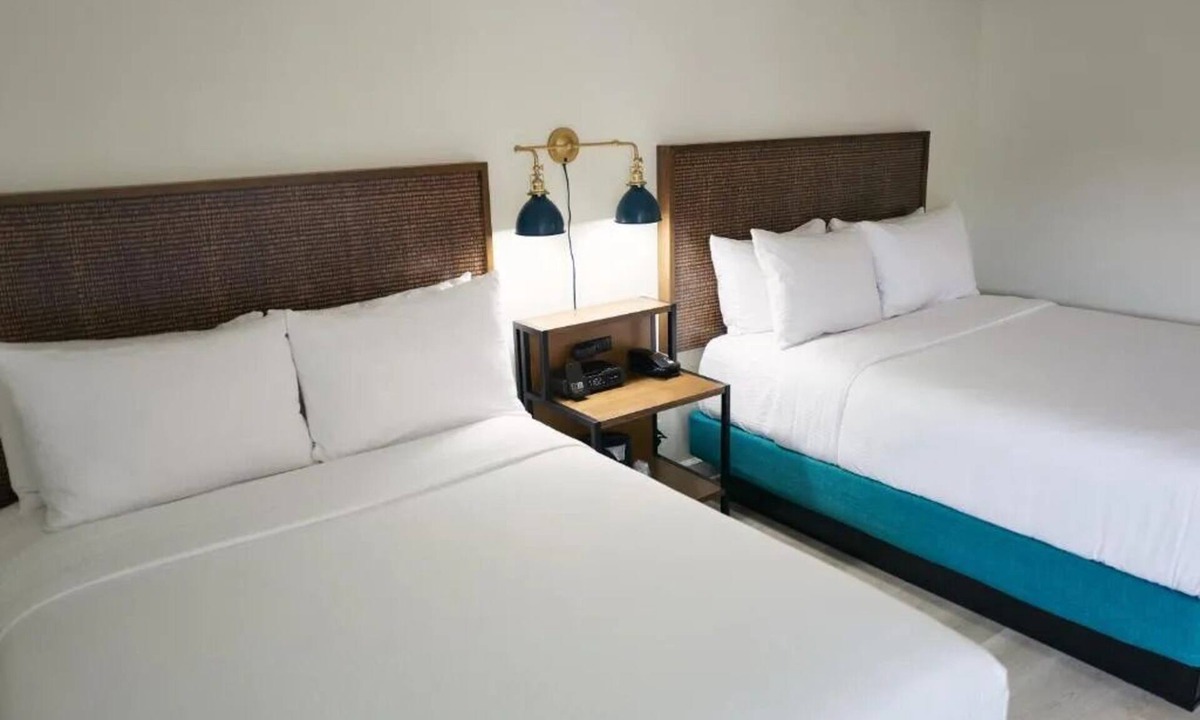 Downtown San Francisco Hotel | Urban Retreat with Heated Rooftop Pool, Steps from SF's Best Attractions