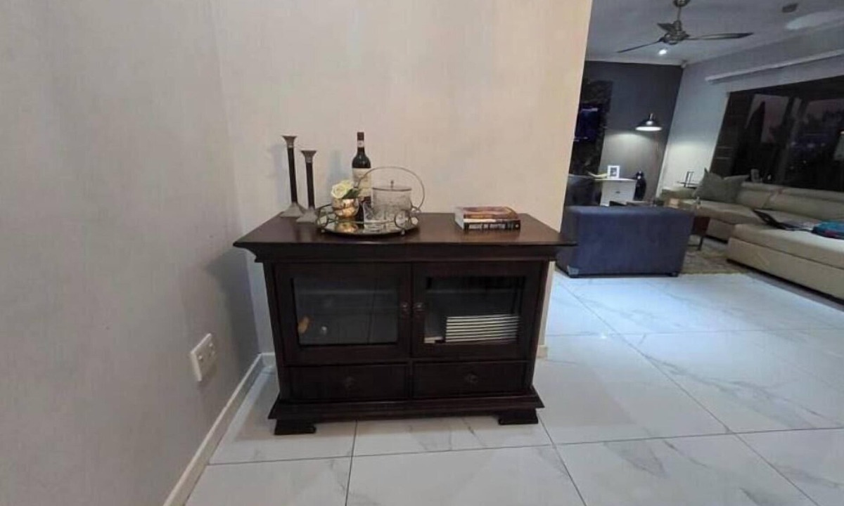 Constantia Kloof Apartment | uThando - Deluxe En-suite Bedroom
