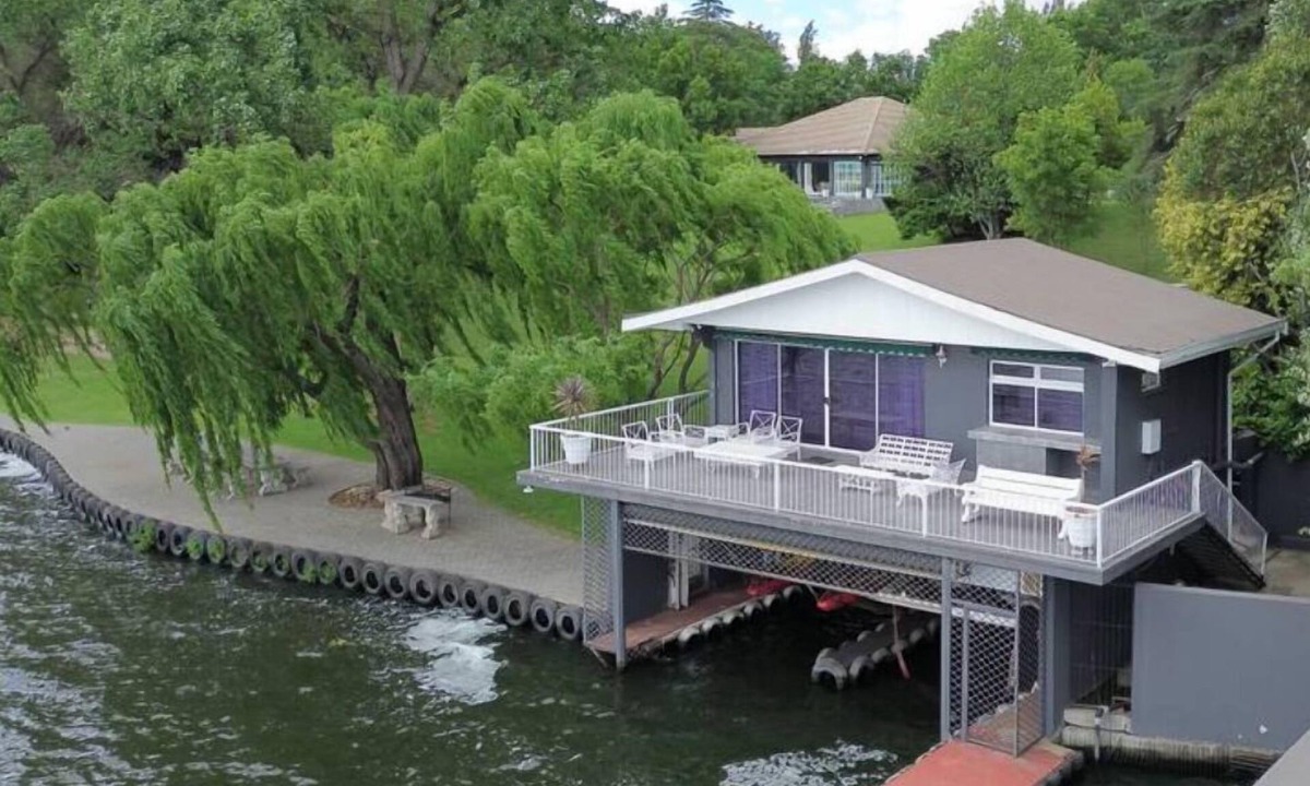 Vaalview House | Vaal River Boathouse Bungalow
