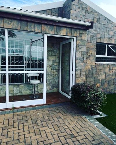 Eikenbosch House | VB Accomodation (STATION HOME)