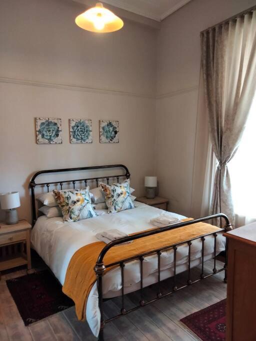 Colesberg House | Via the Grapevine 3 bedroom house private parking